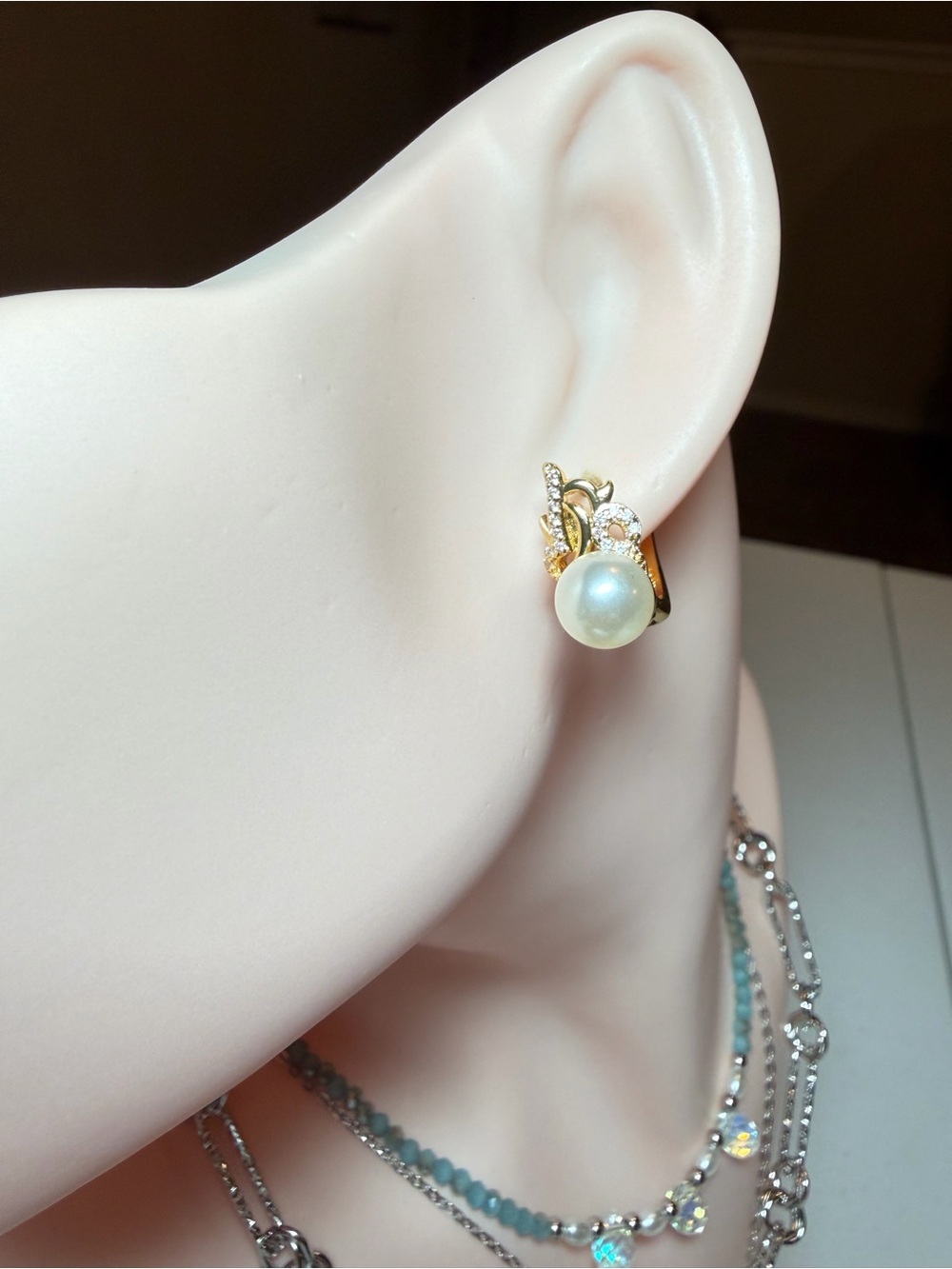 Elegant Gold Tone Pearl & Crystal Earrings. - Picture 3 of 5